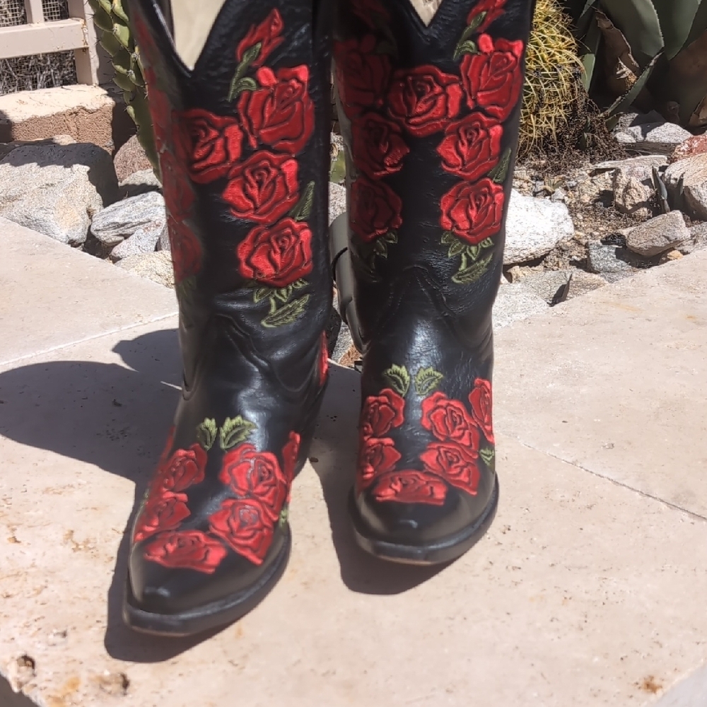 Chic Black Heeled Boots with Red Rose Design - Picture 2 of 9